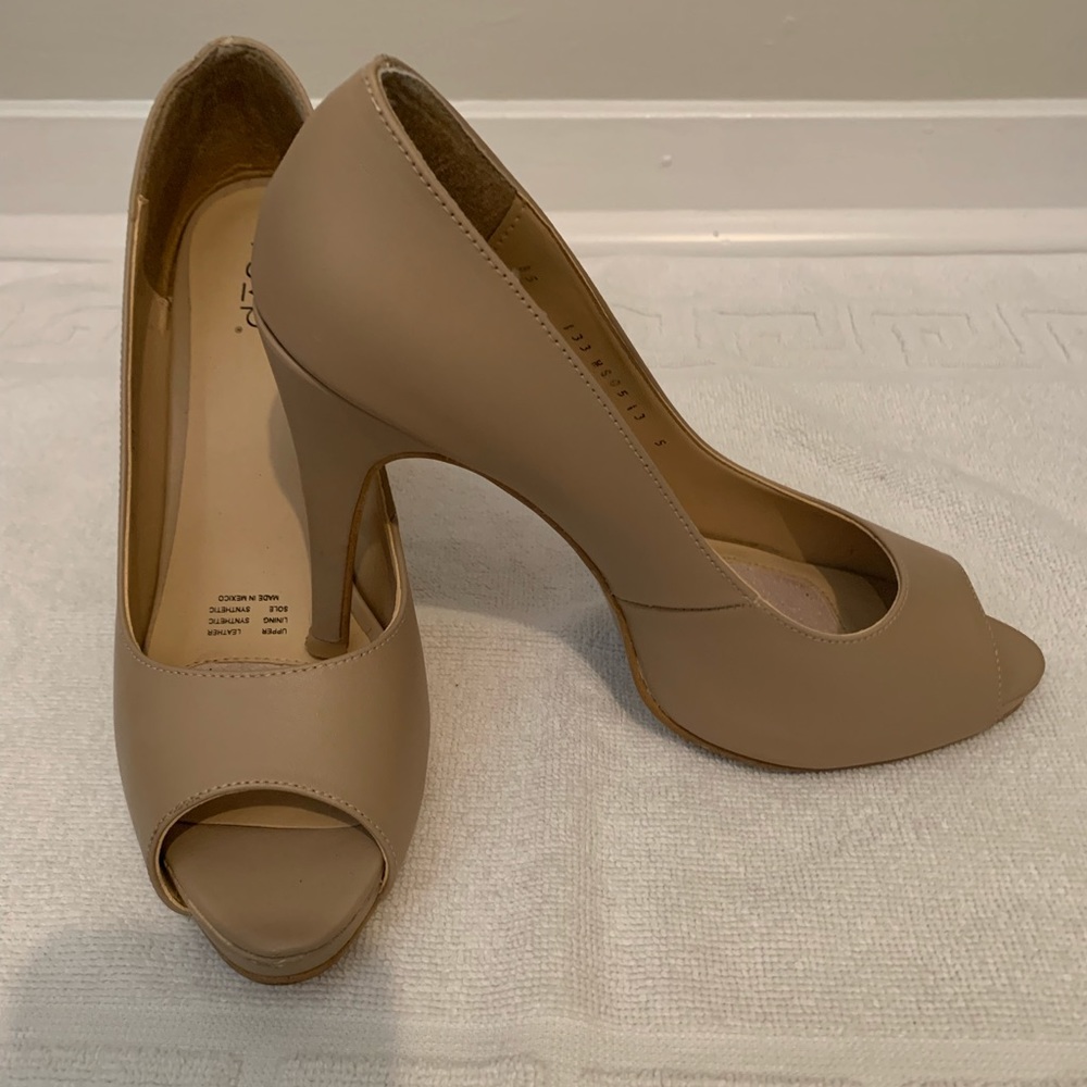 RSVP taupe open taupe pumps size 9 1/2